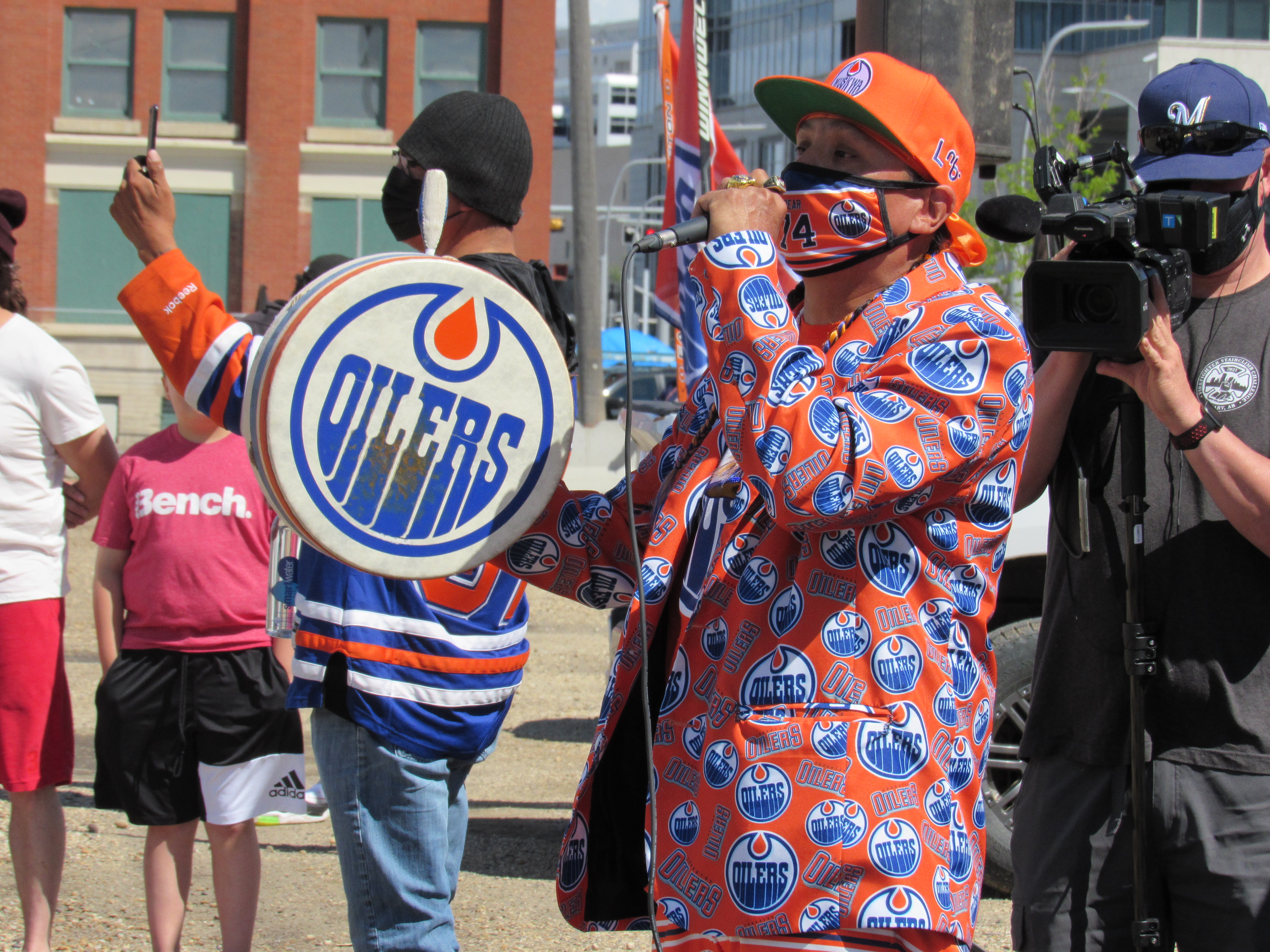 Edmonton Oilers on X: #Oilers fans Chris & Claudia got to